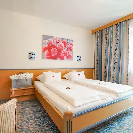 Eder Michaela Hotell 3*